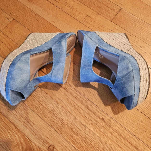 Espadrille Wedges - Picture 2 of 6